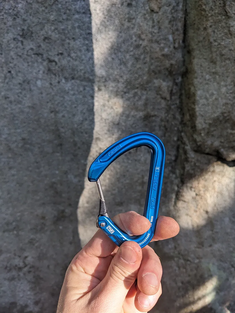 The single wire gate on the Petzl Ange L